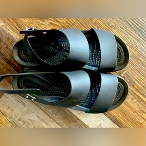 Brand new never worn croc Mary Janes black size 8